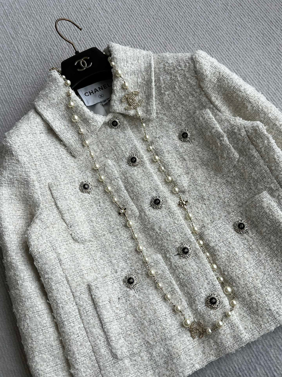 Chanel 2025 White Woven Tweed Fabric Jacket 318544